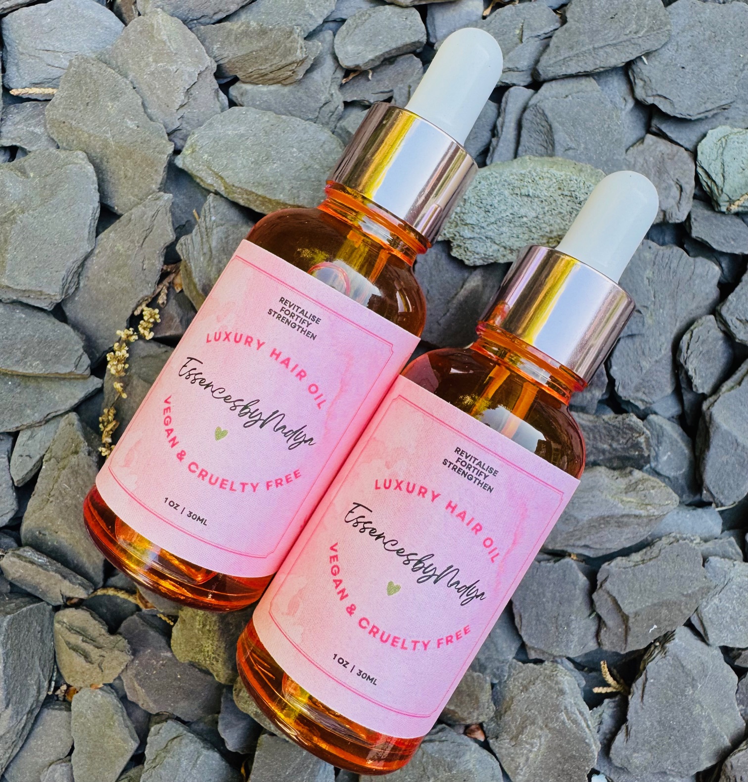 Nourish your scalp, strengthen your strands, and stimulate natural hair growth with our award-winning blend of botanical oils.